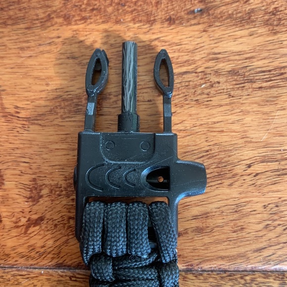 Black Fire-starter Paracord Steel Bracelet - Picture 7 of 8